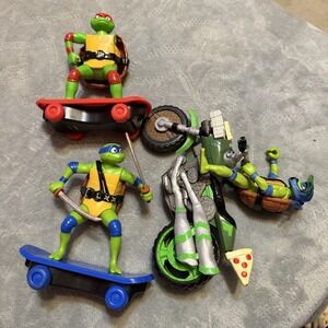 TMNT Ninja Turtles Figure Lot Skateboards Motorcycle Leo Raphael 2023 Funrise